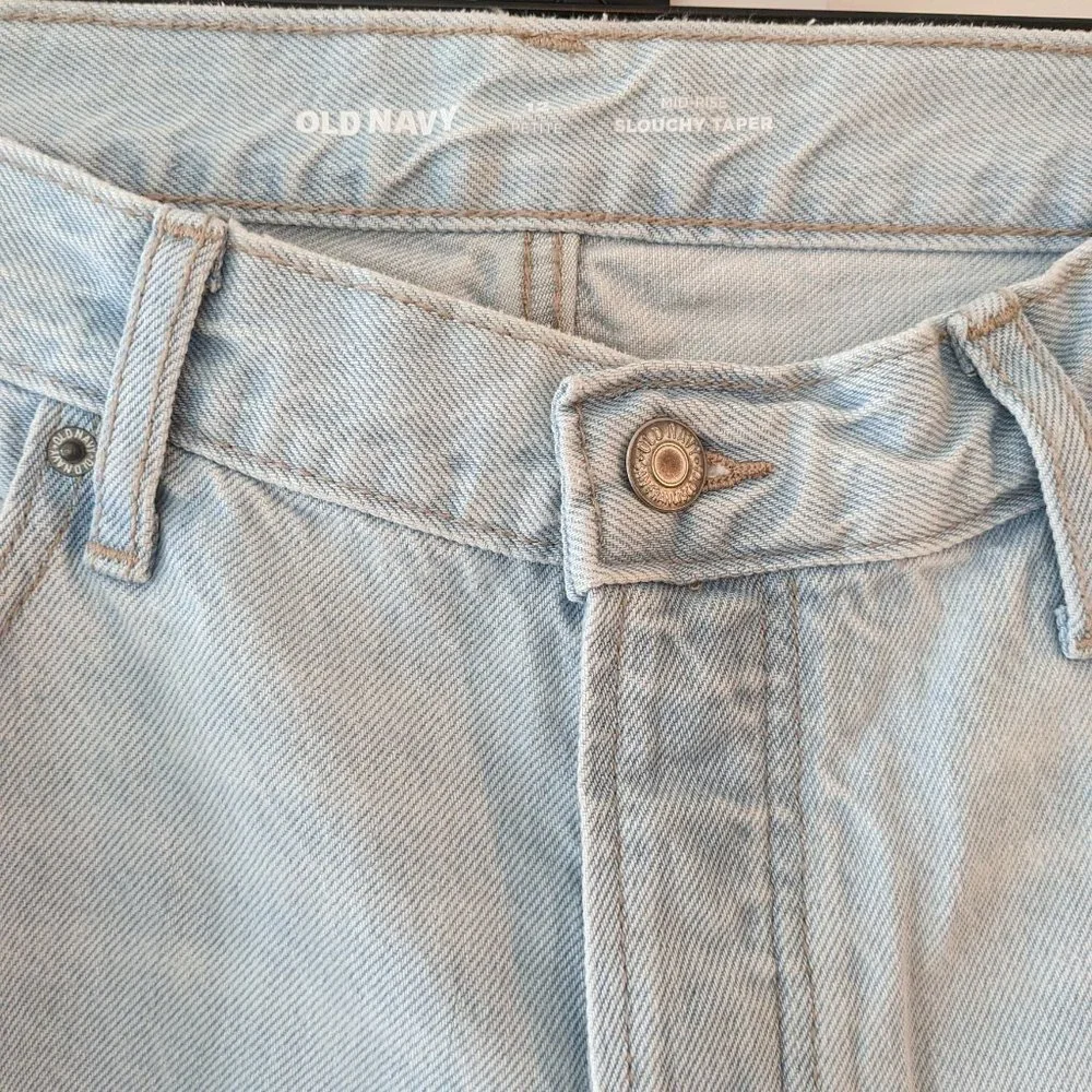 🌸 NWT Old Navy Mid-Rise Slouchy Taper Light Non-Stretch 12P Knee Ripped Jeans - Picture 2 of 12
